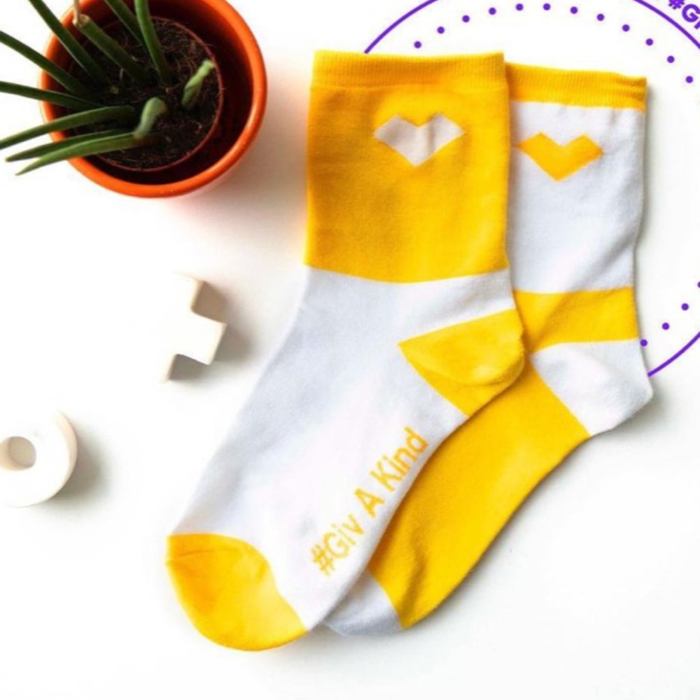 organic cotton, new, crew socks, heart design, mismatch style, size 6-12, unisex